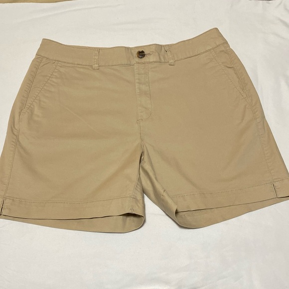 Old Navy Women’s Tan Khaki
Everyday Shorts | High-Rise | Stretch | Size: 8 - Picture 1 of 10